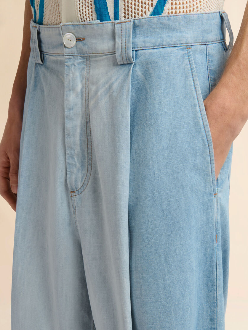 Light blue chambray jeans with foulard, Image 4