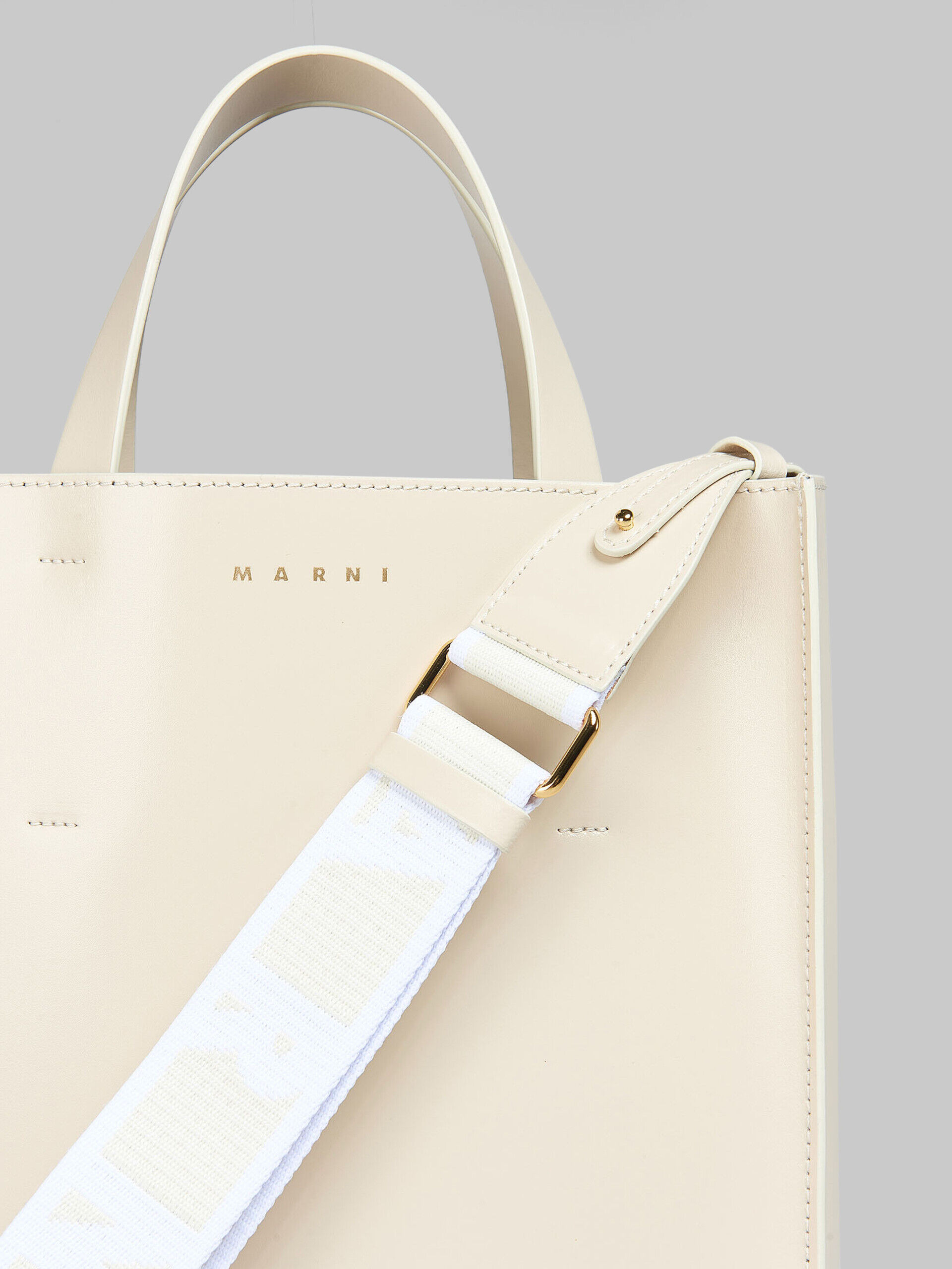 クリーム レザー製 Museo スモールバッグ | Marni