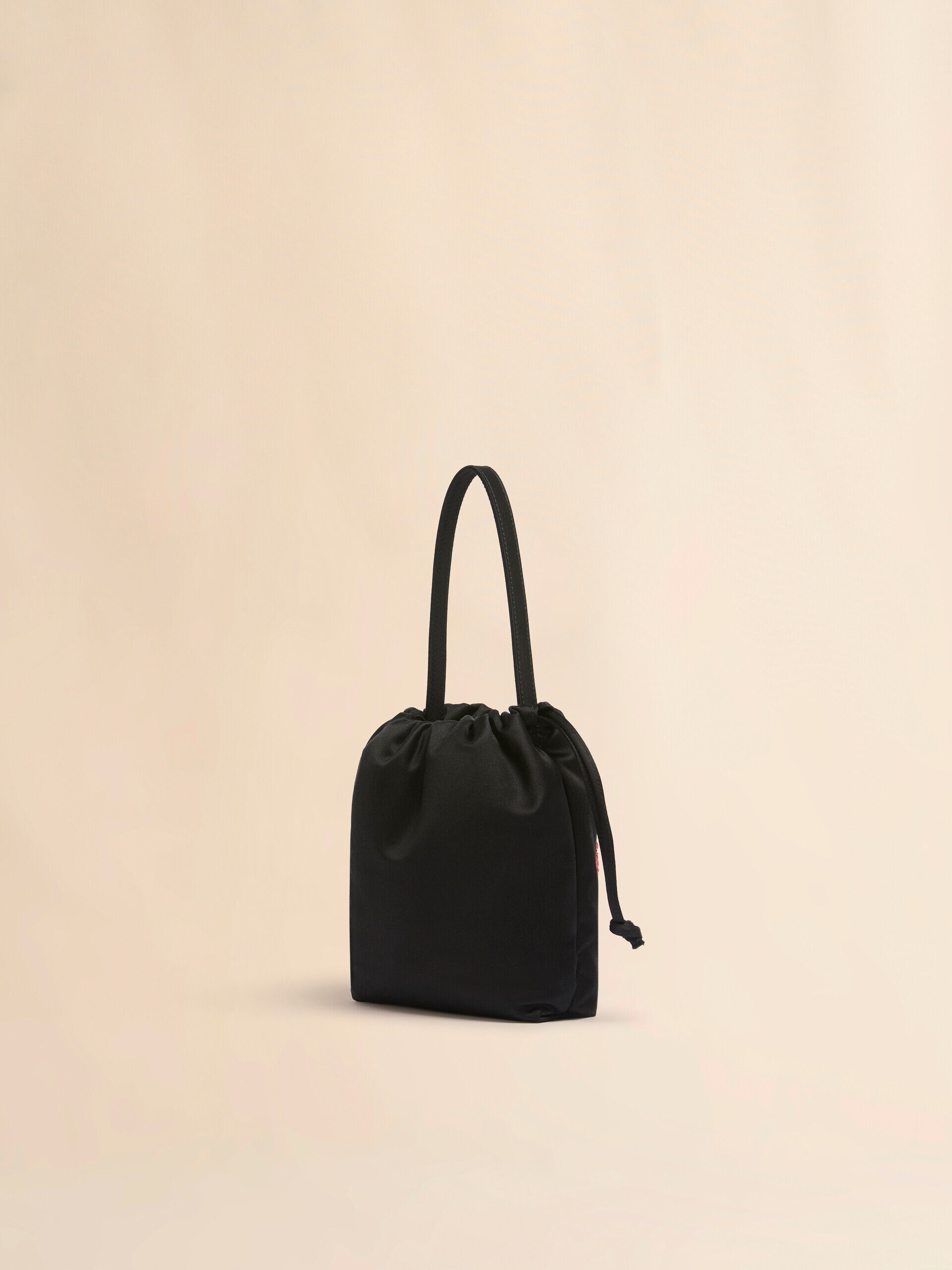 可憐◎*Marni*ブラックサテン Scrunchie ドローストリングバッグ Black satin Scrunchie small drawstring bag | Marni