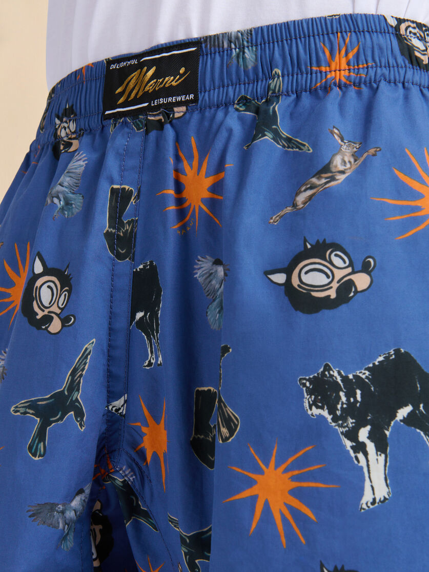 Blue poplin Bermuda shorts with Wolves, Ravens and Doves print - Swimwear - Image 4