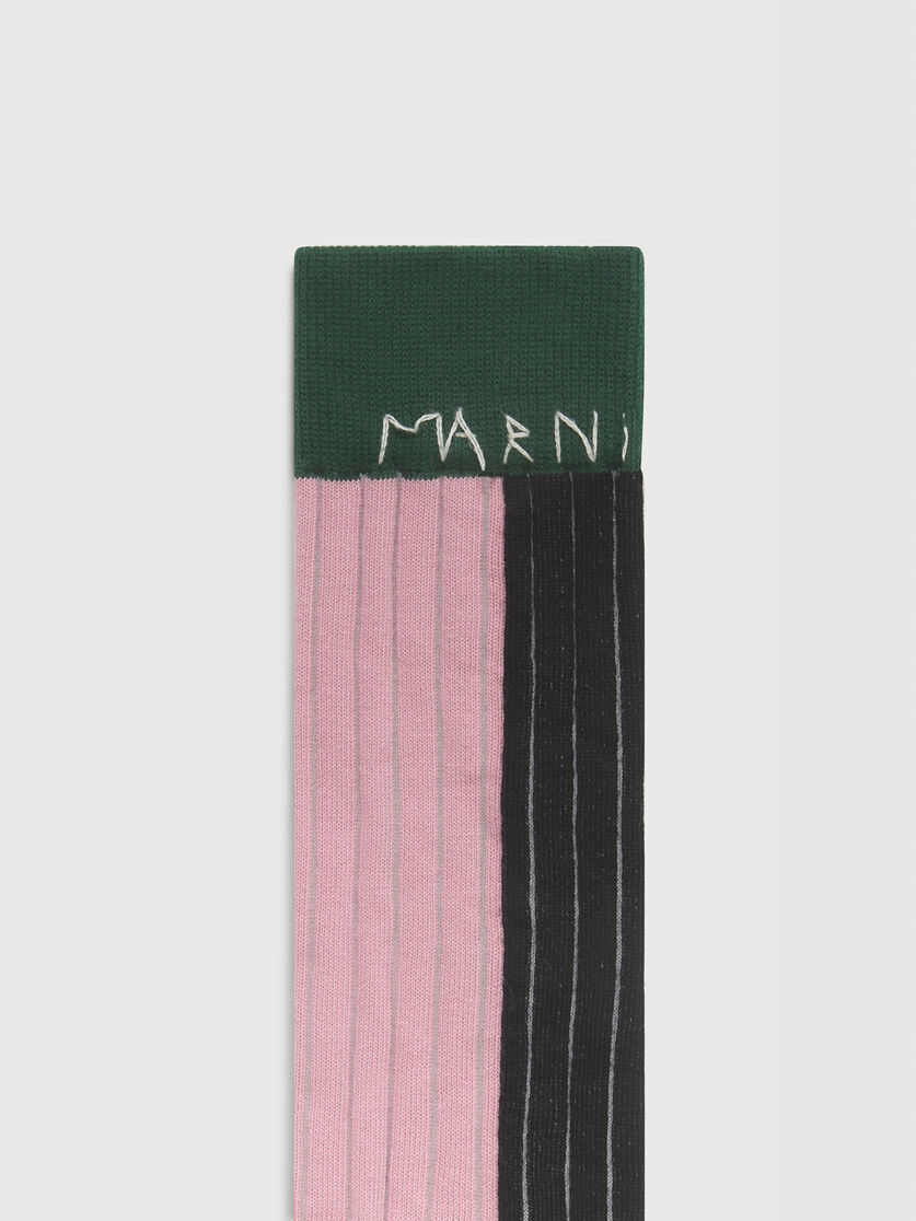 Chaussettes en coton color block noir, rose et vert, Image 3