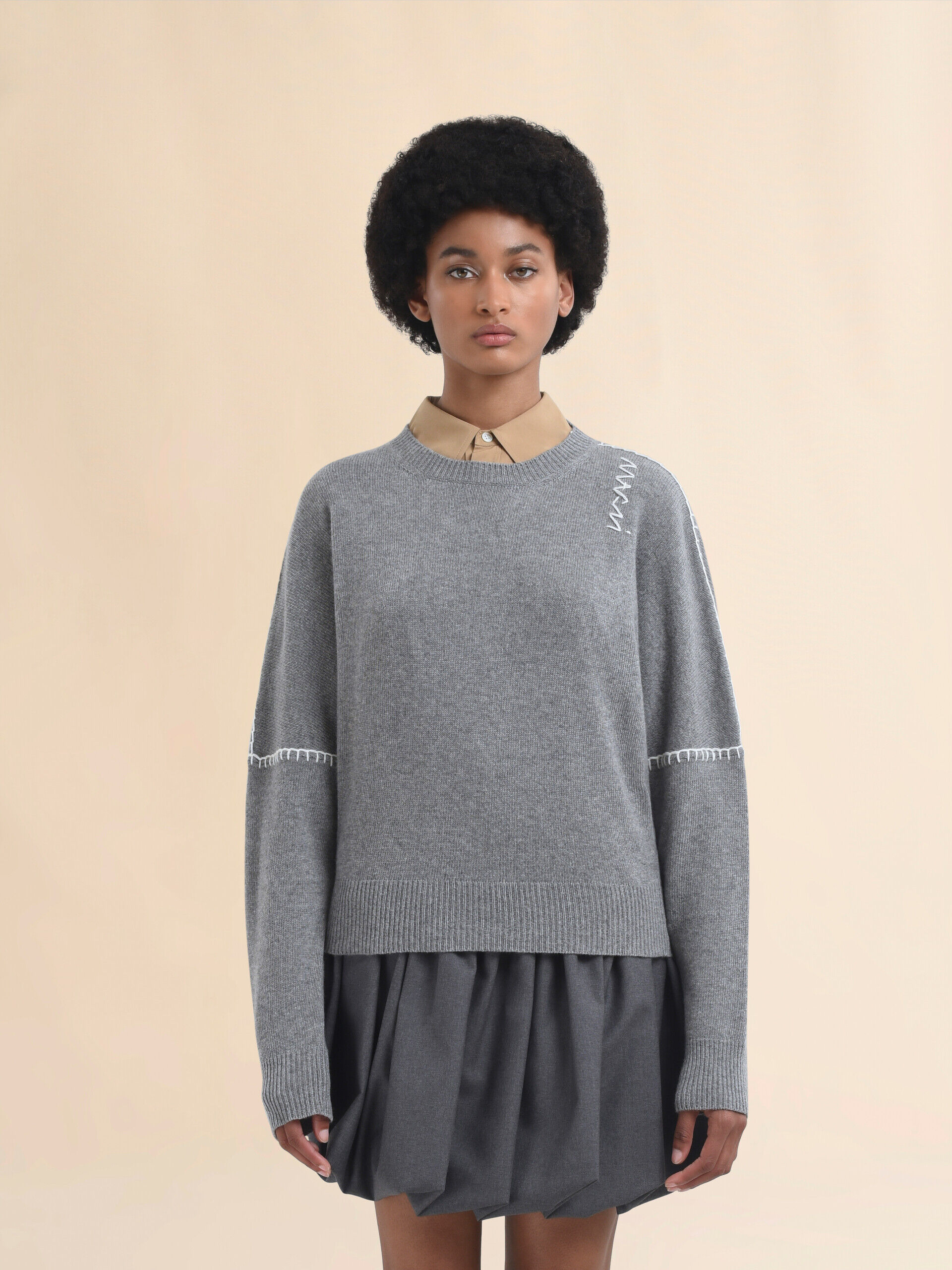 MARNI トップス ボーダーニットトップス、コントラストカラーのバックパネル付き