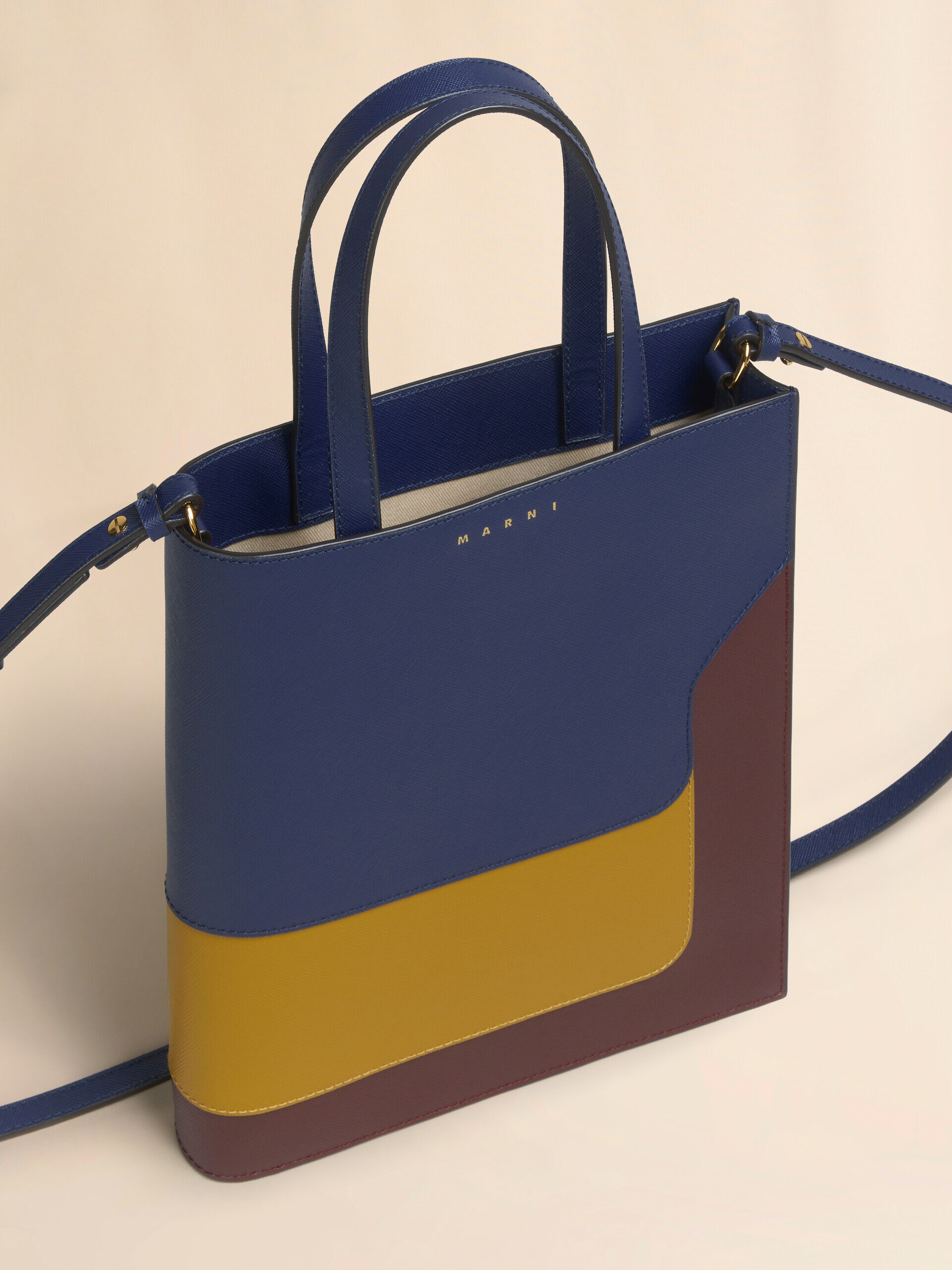 専用Marniスモールトート専用 MARNI マルニ SMALL TOTE スモール トート SHMP0077U0 P3860