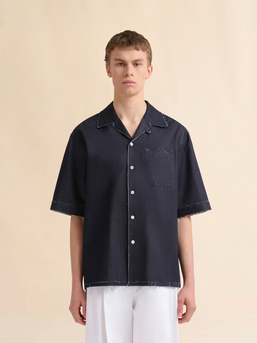 Dunkelblaues Trompe-l'oeil-Hemd aus Stretch-Denim - Hemden - Image 2