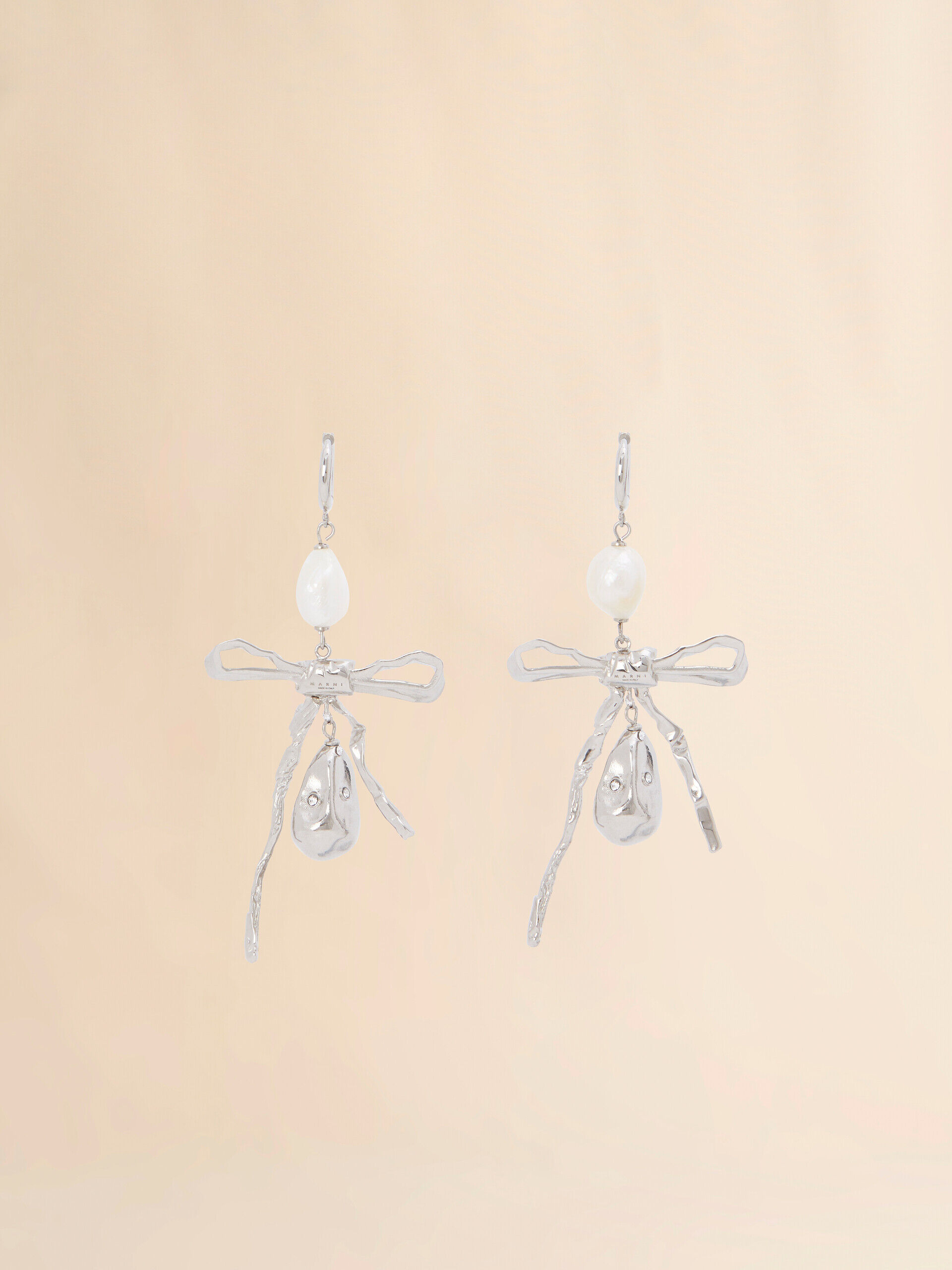 【Marni】ゴールド Bow ドロップイヤリング、パール付き ドロップイヤリング、チェーンとリング付き | Marni