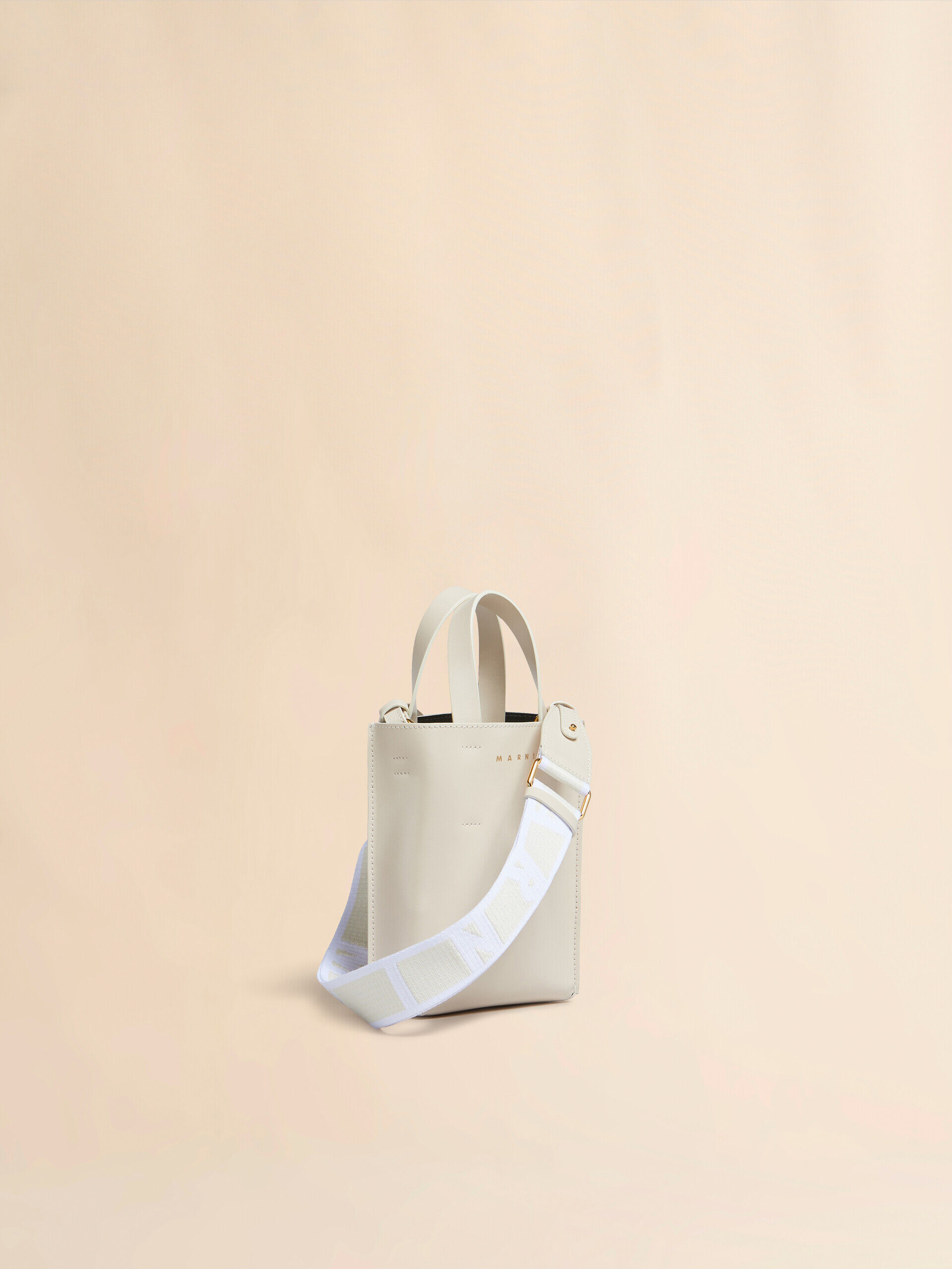 新品未使用！送料込み★MARNI★ショルダーバッグ MUSEO NANO MARNI マルニ ショルダーバッグ MUSEO NANO ミュゼオ ナノ