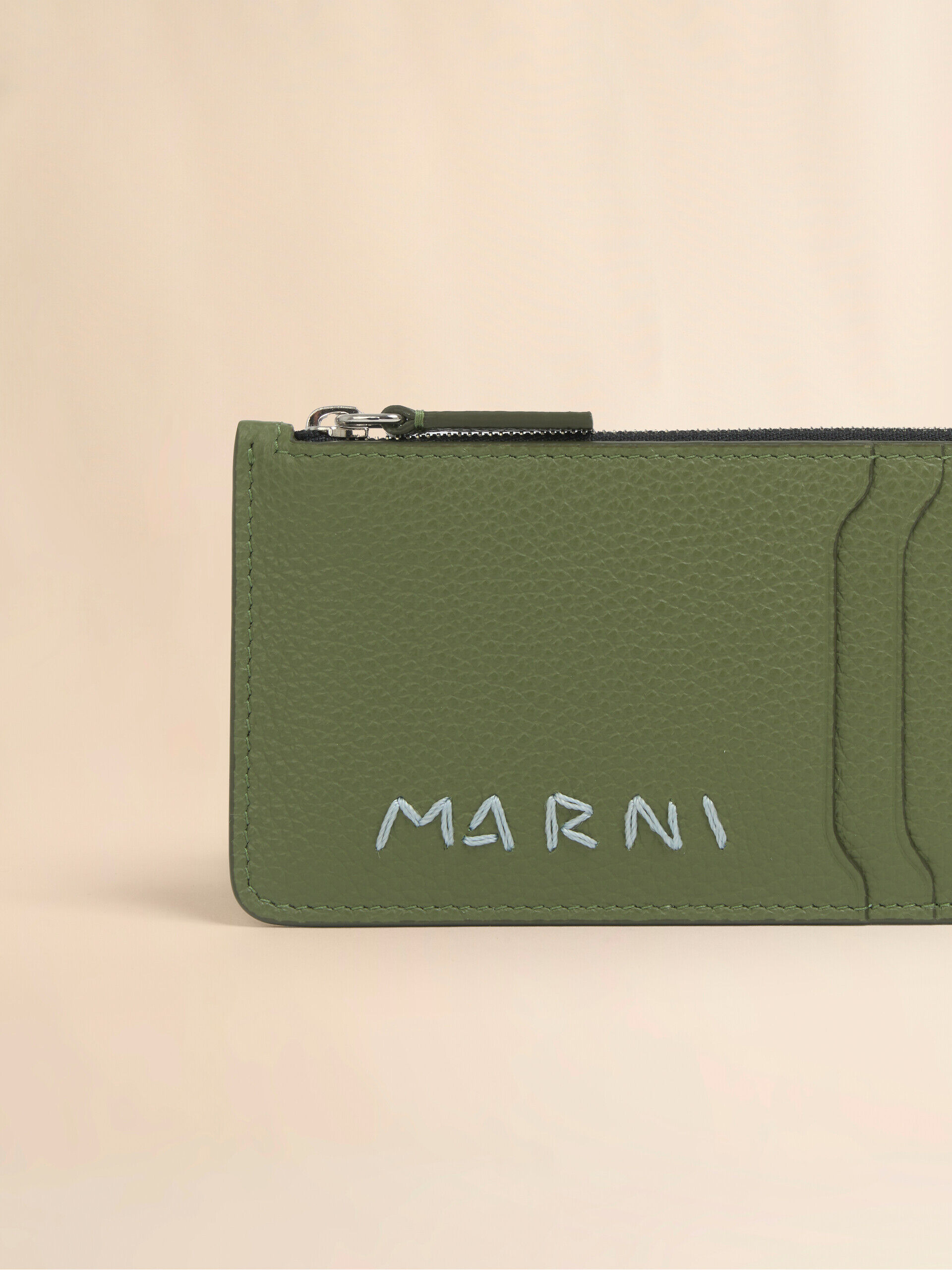 MARNI ダークグリーン カードケース グリーン レザー製カードケース、マルニメンディング刺繍入り