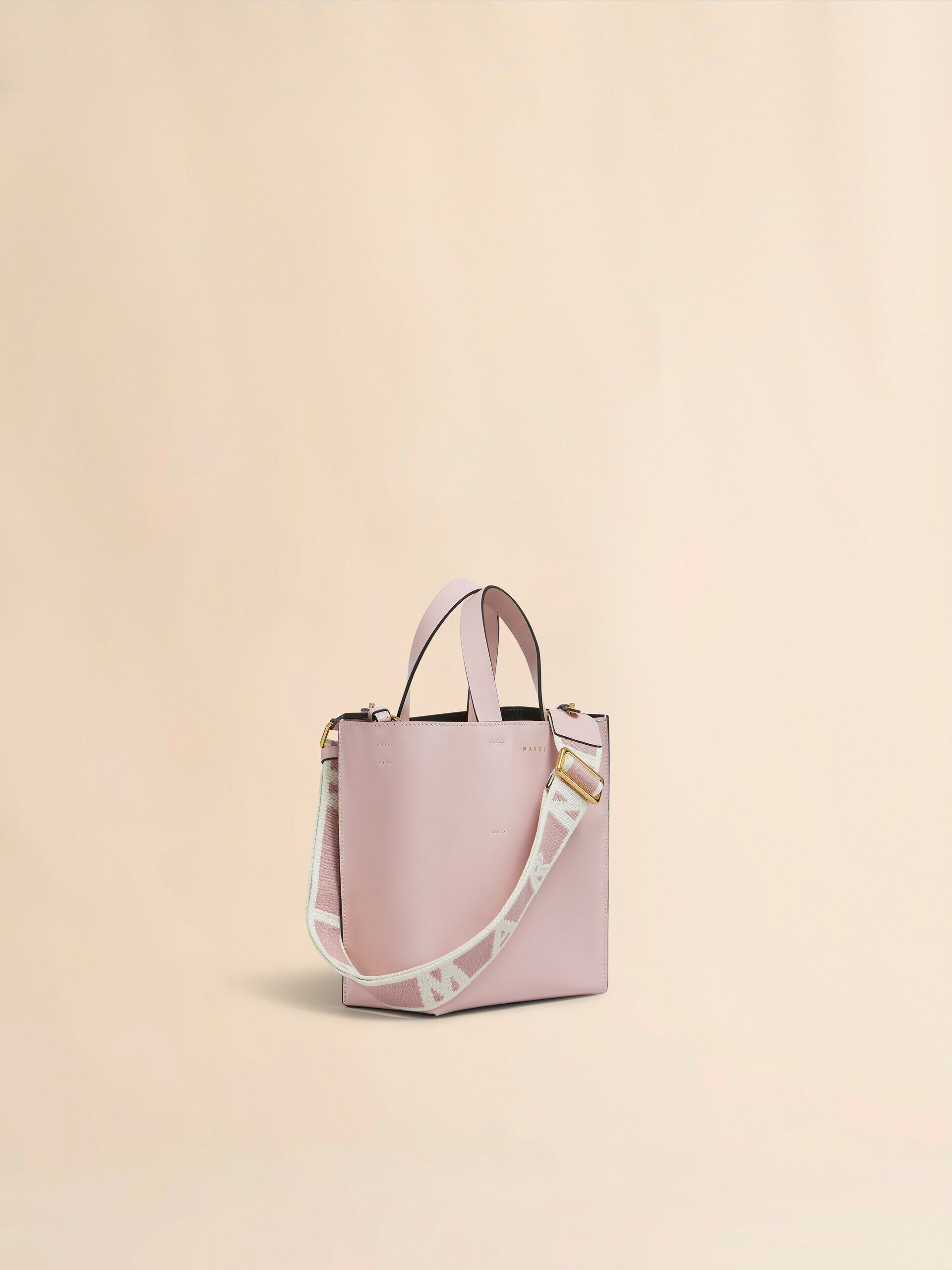 MARNI マルニ紫ショルダーバッグ　レザー製 Museo国内正規品 MARNI - 本物 マルニ MARNI ミュゼオ 2WAY ショルダーバッグ