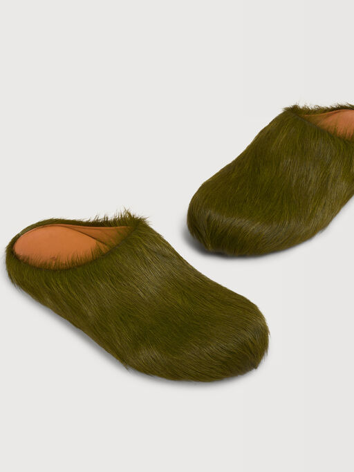Fussbett sabot in vitello a pelo lungo verde scuro - Sandali