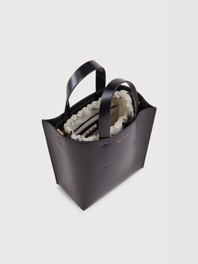 Mini-Tasche Museo aus schwarzem Leder, Image 4