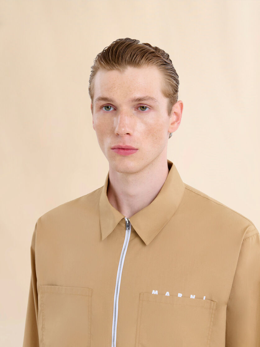 Chemise zippée en popeline biologique blanche avec logo dissimulé - Chemises - Image 4