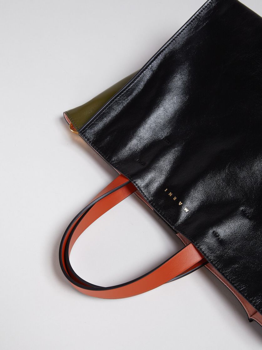 Kleine Tasche MUSEO SOFT aus Leder in Schwarz, Grün und Orange - Shopper - Image 4