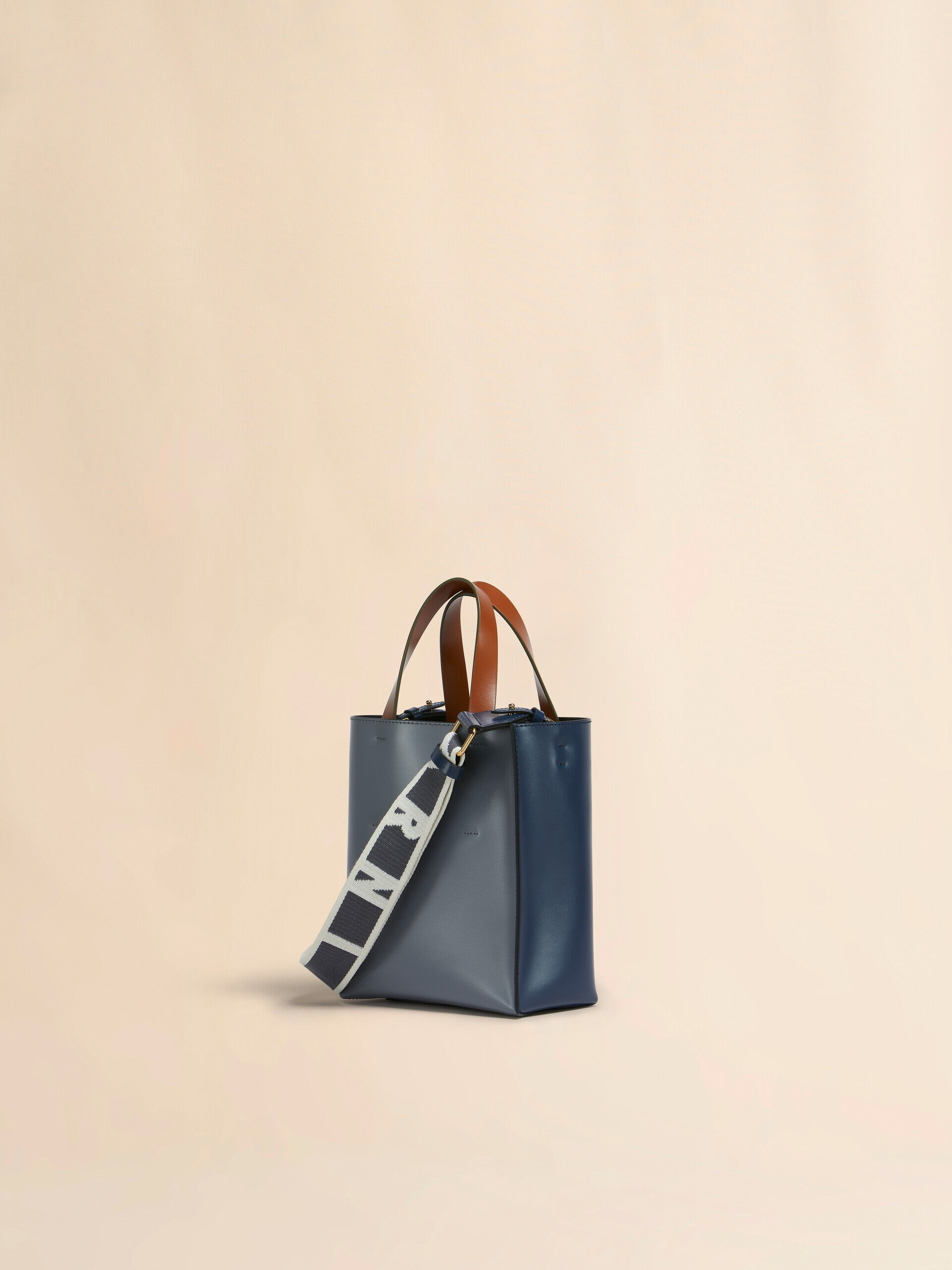 トートバッグ MARNI FW25 'Museo' mini handbag (SHMP0039U2LV639 ZO961) Blue gray and brown leather Museo mini bag | Marni