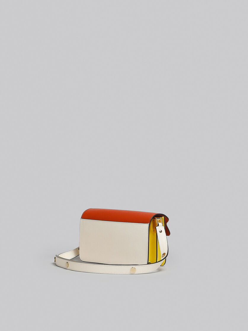 Trunk Bag E/W in pelle saffiano marrone - Borse a spalla - Image 3