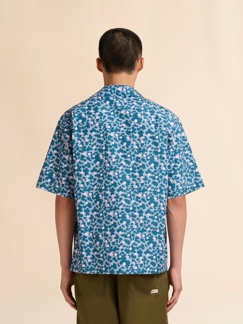Camisa bowling de popelina azul con estampado Vibrations, Image 3