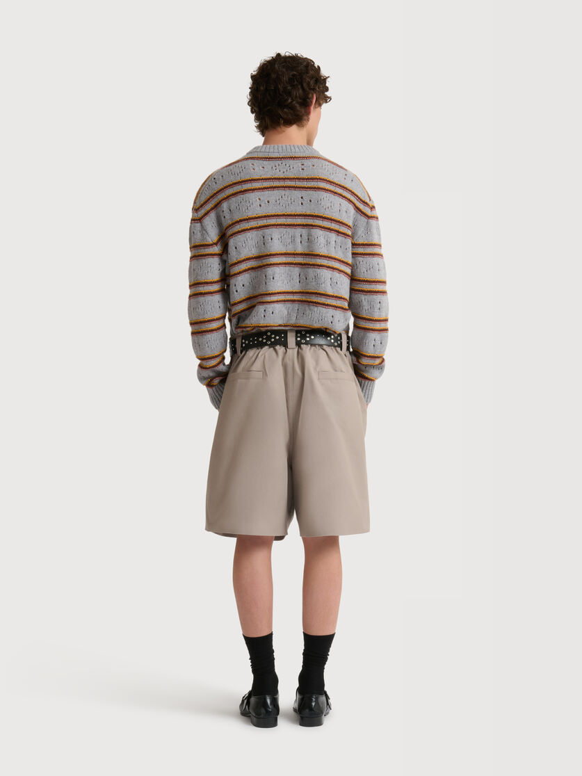 Gray canvas shorts with pleats, Image 4