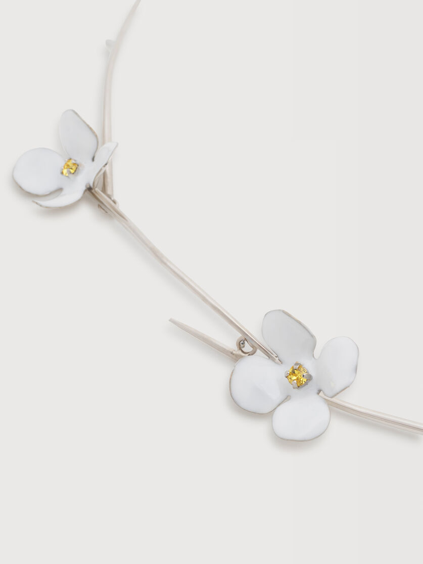 White enamel daisy necklace, Image 3