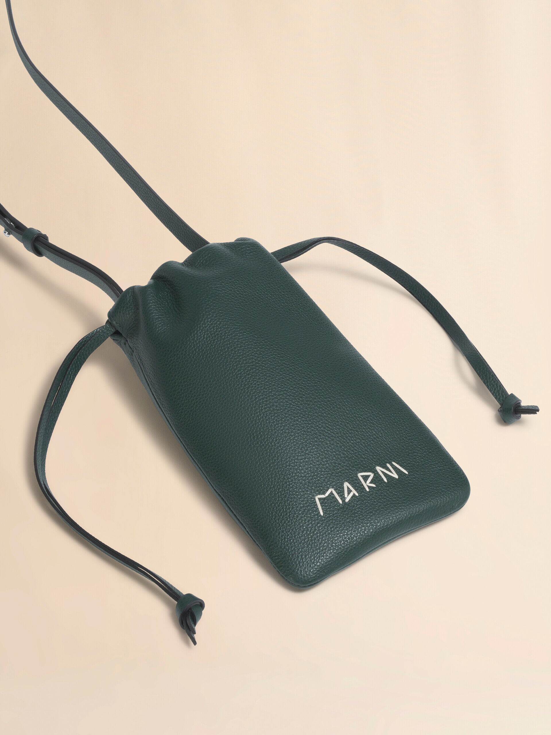 ディープグリーン レザー製ドローストリング付きスマホホルダー
