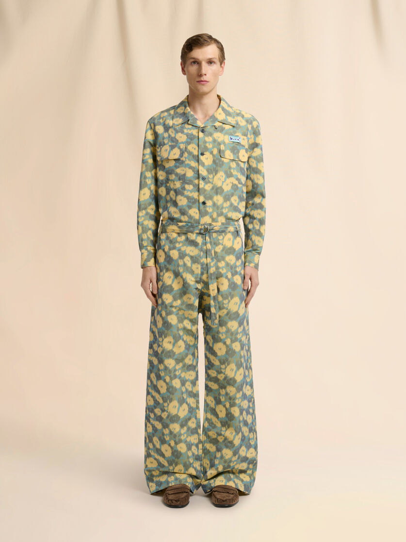 Green linen blend trousers with blurry floral print, Image 2