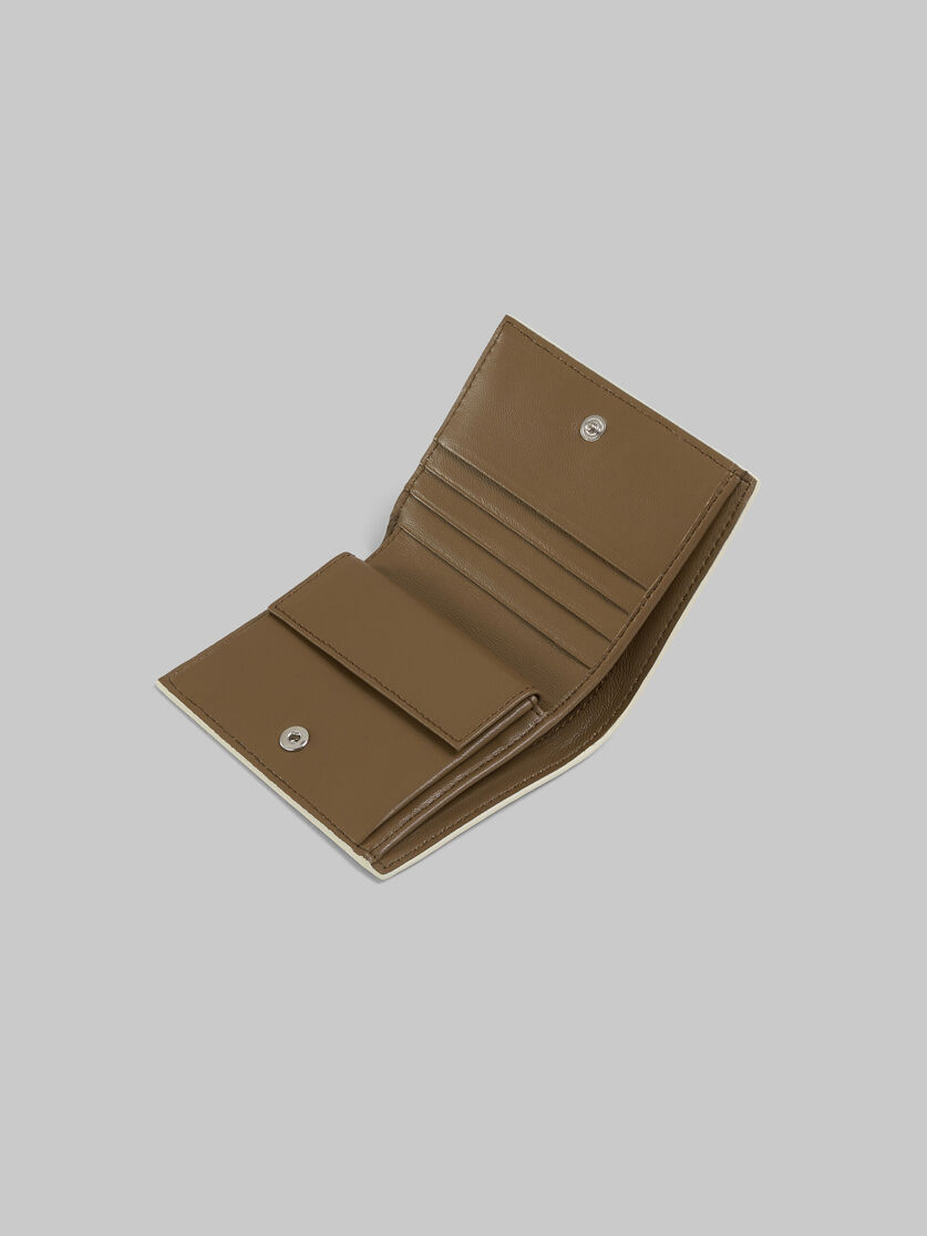 Portafoglio bi-fold in pelle marrone con impunture Marni - Portafogli - Image 4