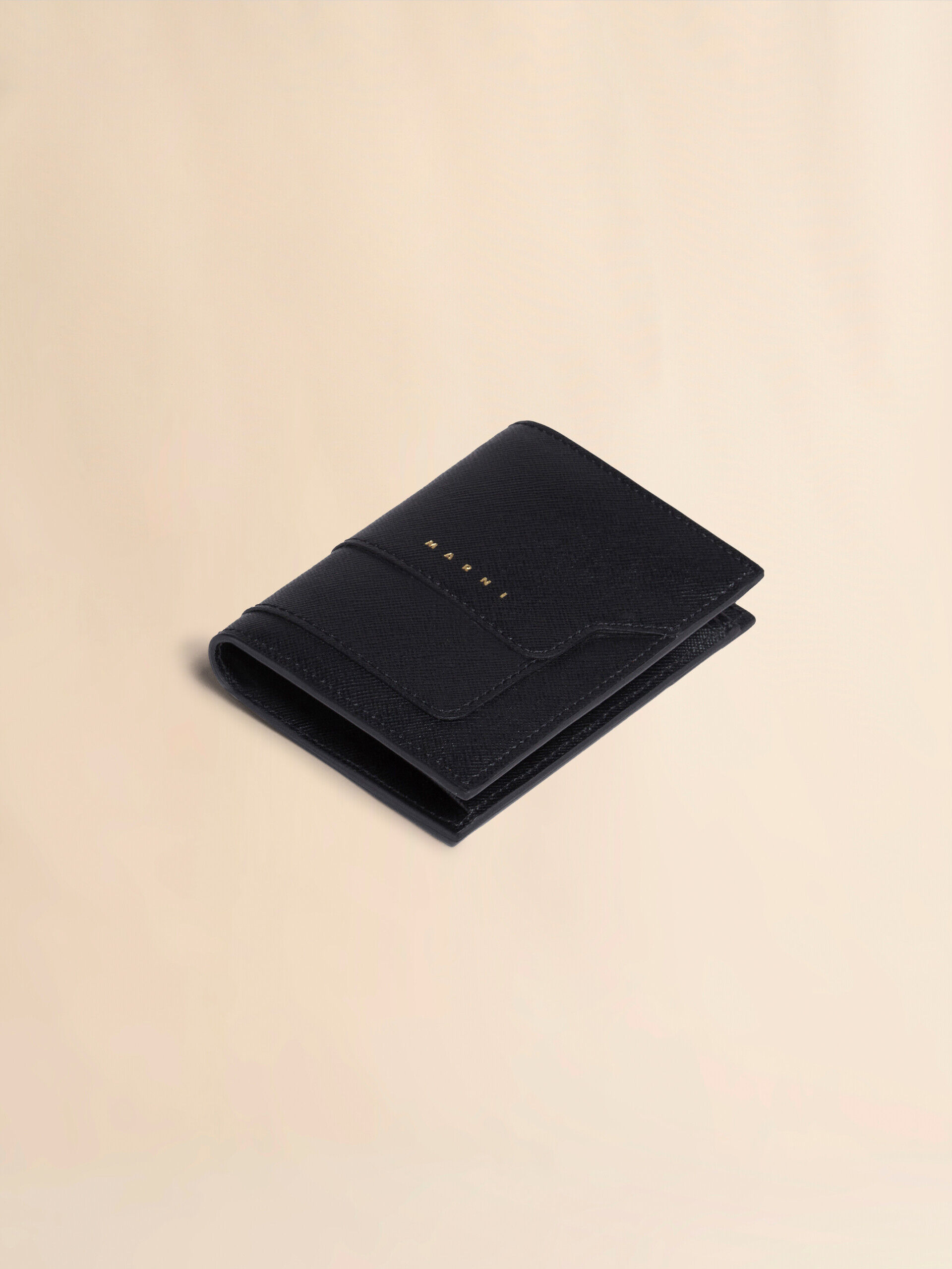 MARNI 二つ折り財布 ブラック PFM00140UTLV520 ブラック サフィアーノレザー製 二つ折りウォレット | Marni