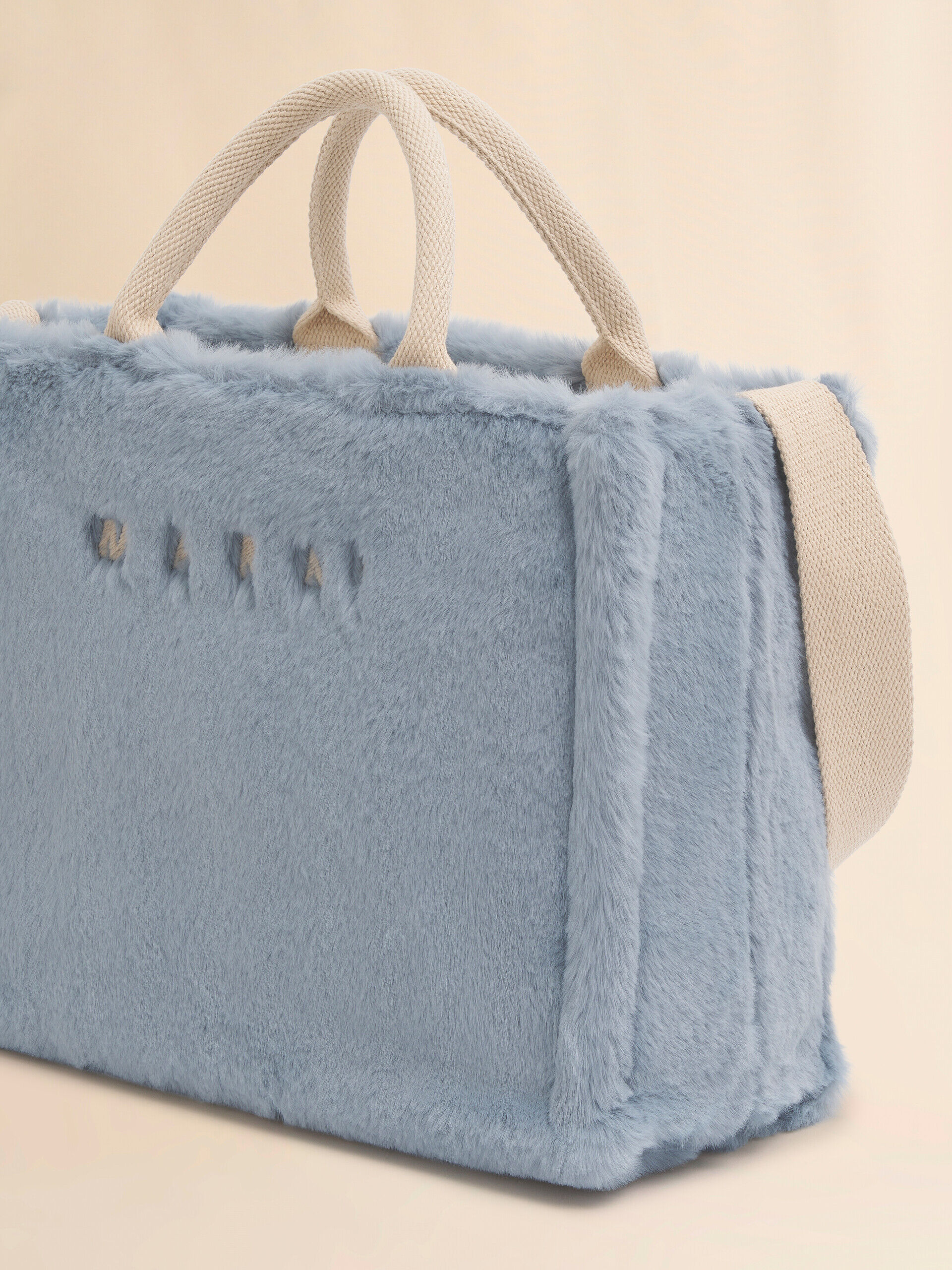 ライトブルー フェイクファー製バスケットショッパー | Marni