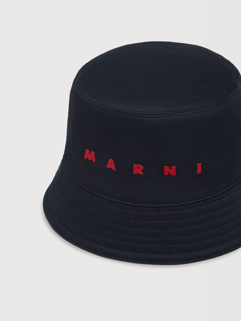 Black organic gabardine bucket hat with embroidered logo, Image 3