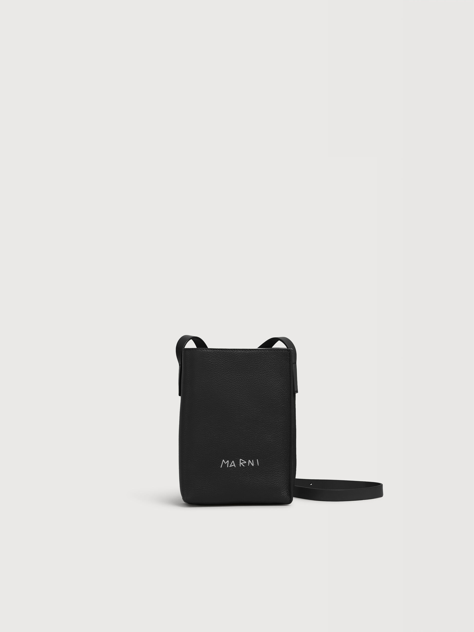 ブラック レザー製 Museo ナノバッグ、マルニシンボル刺繍入り | Marni