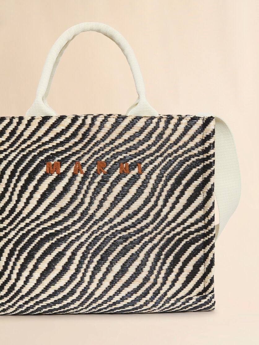 ブラック 波模様のラフィアエフェクト スモールトートバッグ, Image 4