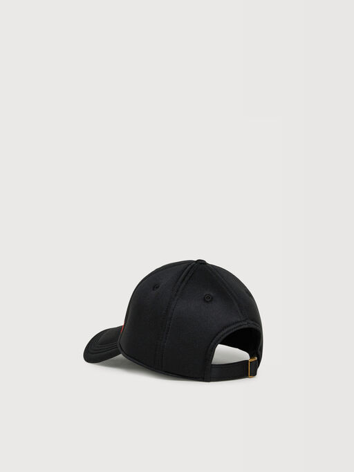 Black baseball cap with embroidered skater - Caps