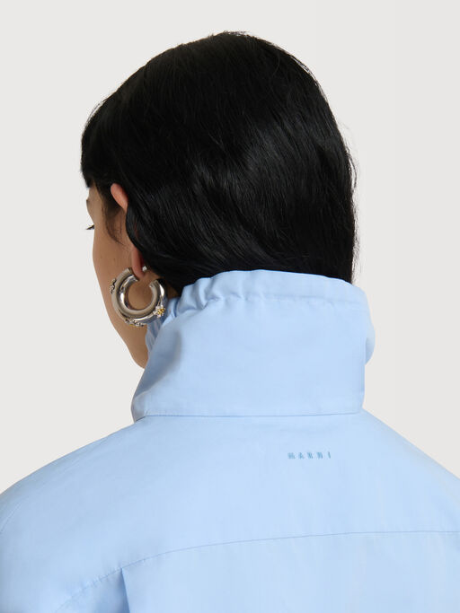 Bluse mit Stehkragen aus hellblauem Popeline - Hemden