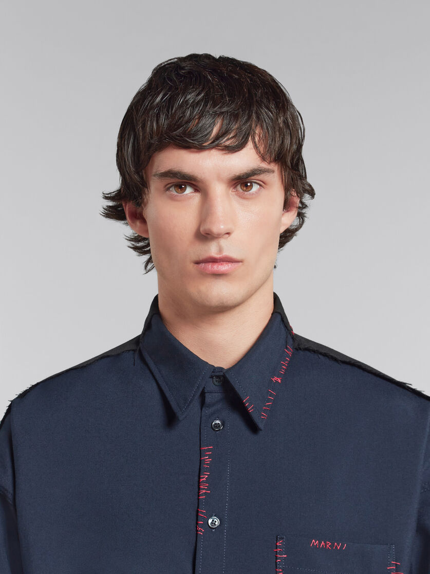 Camicia in fresco lana blu con retro a contrasto - Camicie - Image 4