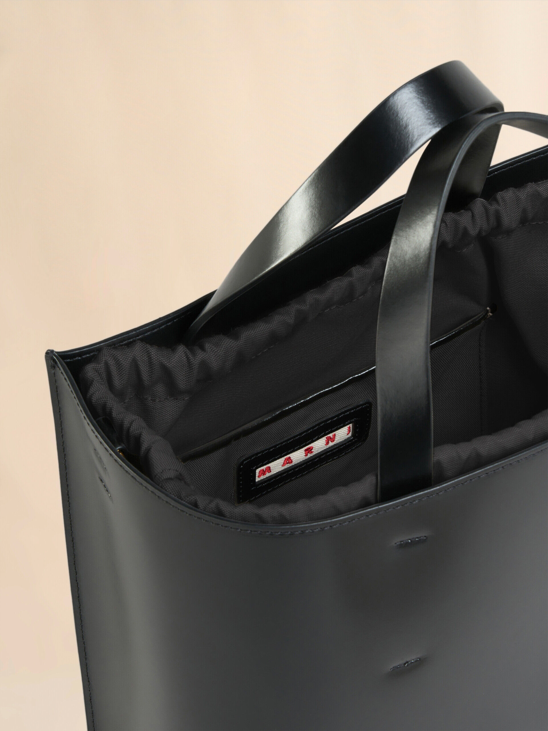 24AW new/MARNI ムセオスモールレザートート Bag Black ブラック レザー製 Museo スモールバッグ | Marni