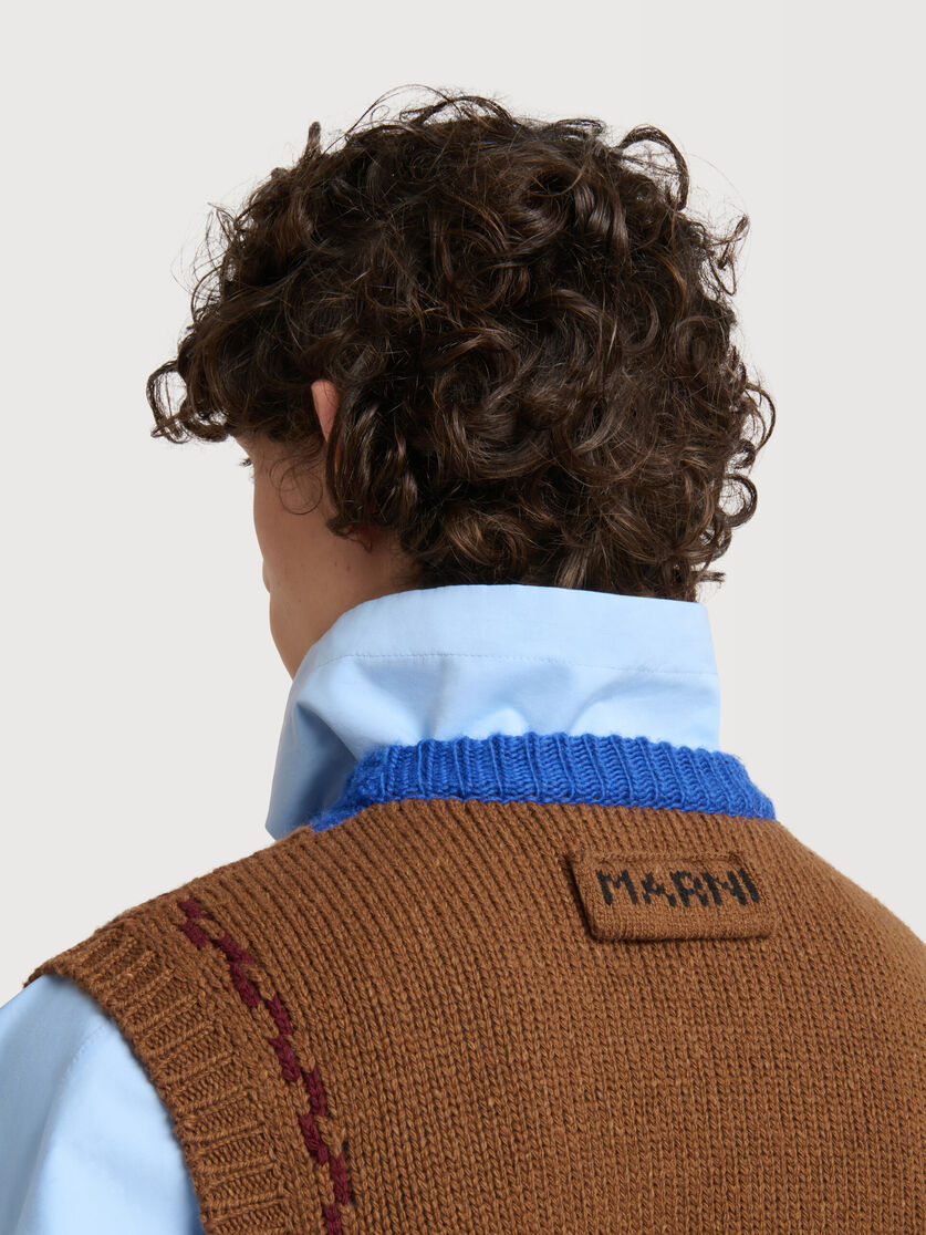 Brown wool vest with M intarsia, Image 5