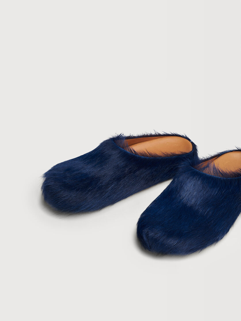 Deep blue long haircalfskin Fussbett sabot, Image 5