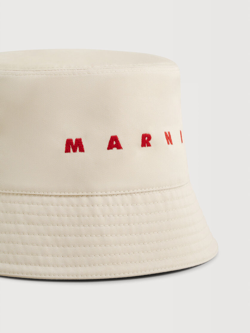 Ivory organic gabardine bucket hat with embroidered logo, Image 3