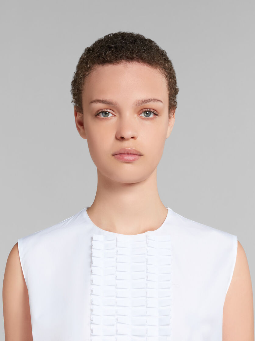 White organic poplin sleeveless top with pleated detailing - Shirts - Image 4