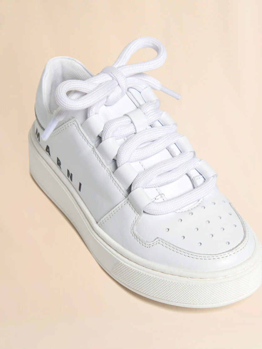 Niedriger Sneaker aus weißem Leder - Sneakers - Image 4