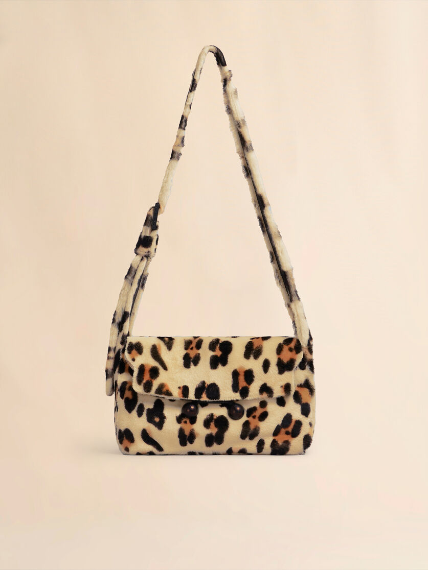 Mittelgroße Trunkaroo Soft Schultertasche aus Shearling mit Animal-Print - Schultertaschen - Image 1