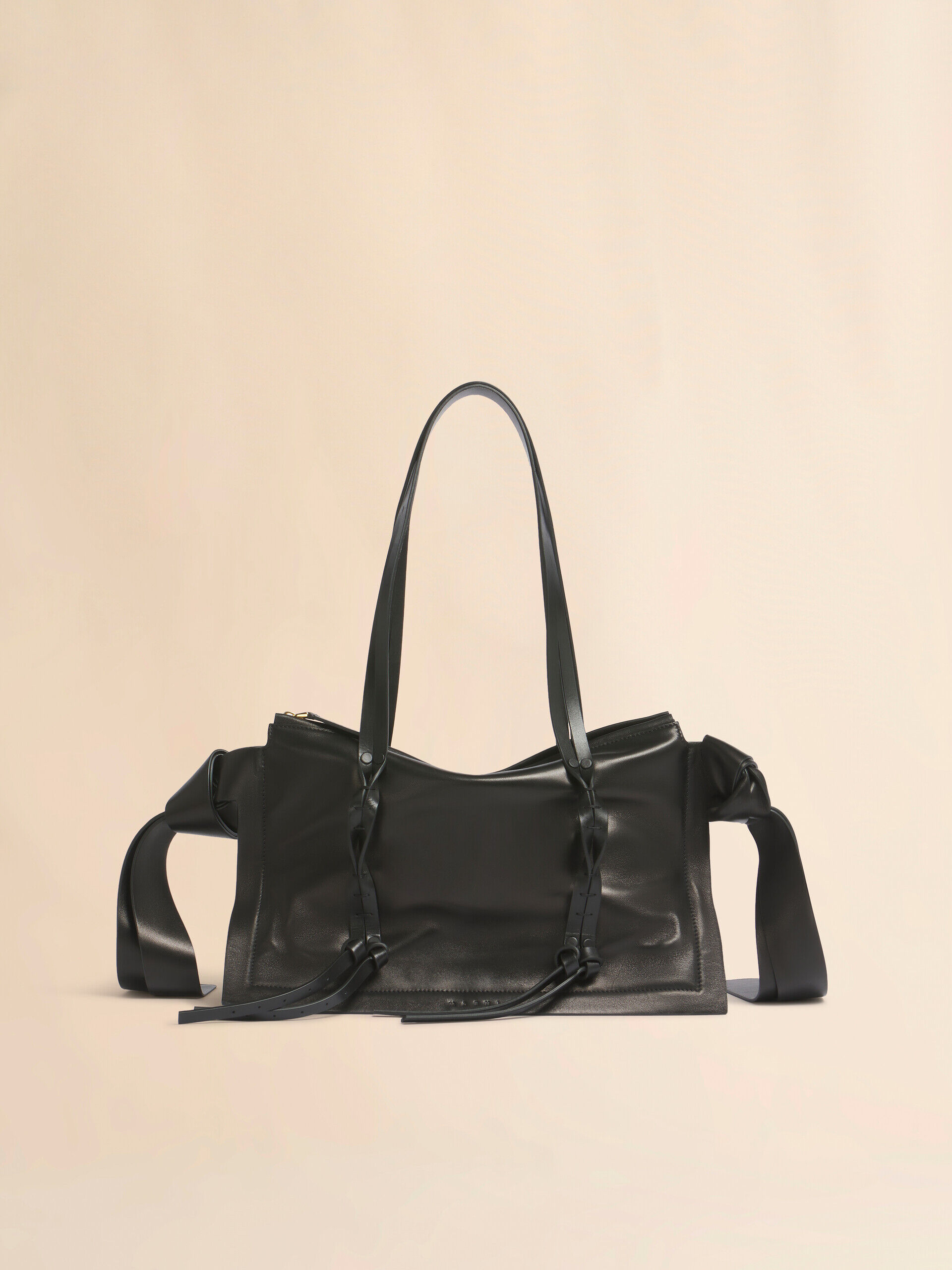 ブラック レザー製 Amulet スモールバッグ | Marni