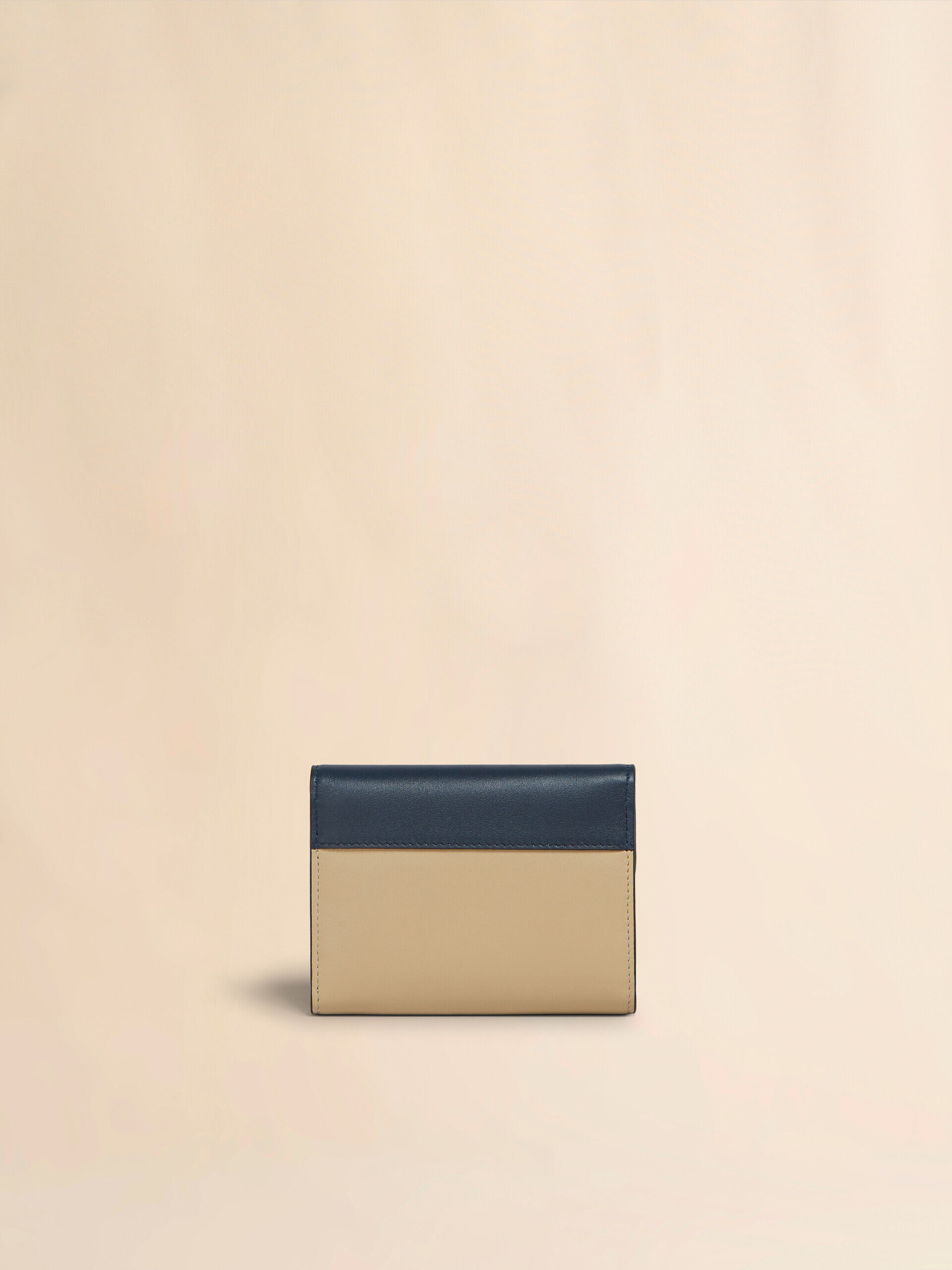 モダンな逸品◎*Marni*ベージュ レザー 三つ折りウォレット*上品 モダンな逸品◎*Marni*ベージュ レザー 三つ折りウォレット*上品