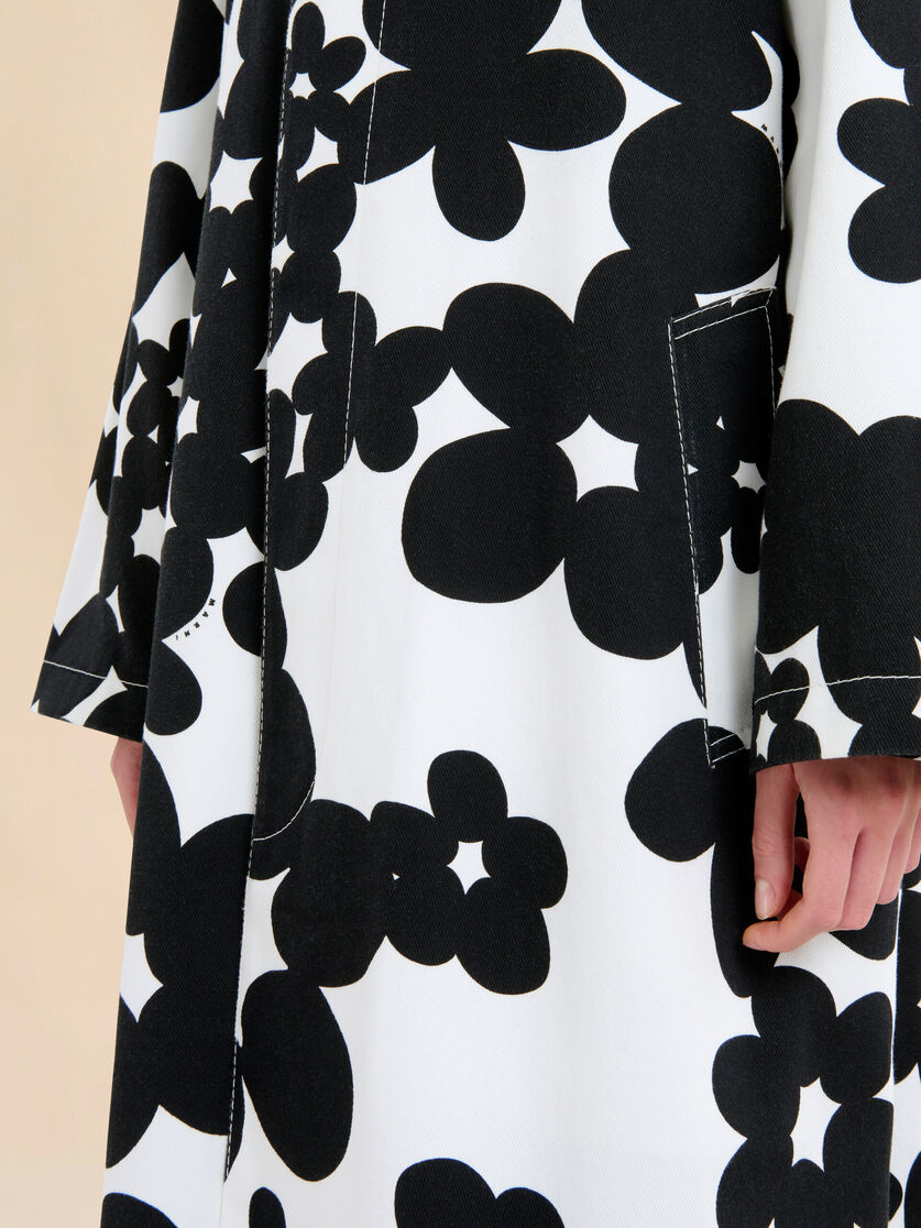 Cotton duster coat with black and white Dillies print - Coats - Image 4