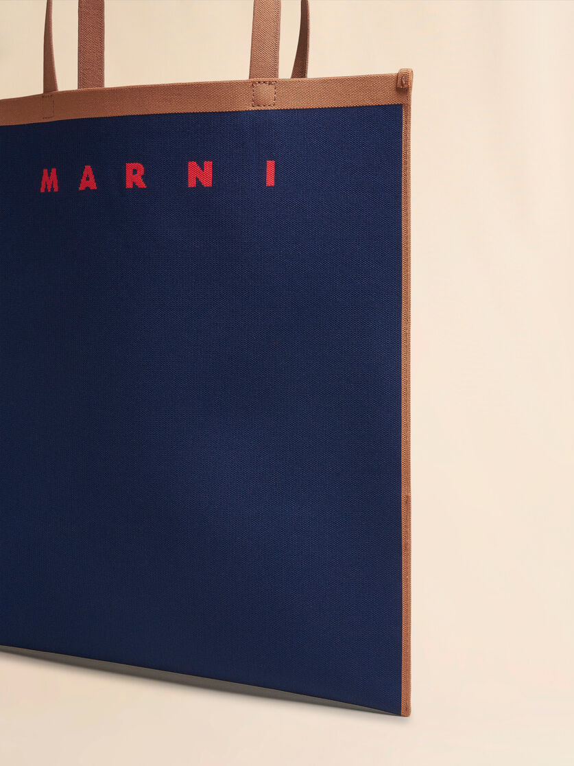 Tasche TRUNK SOFT aus gestricktem Stoff in Blau und Braun | Marni