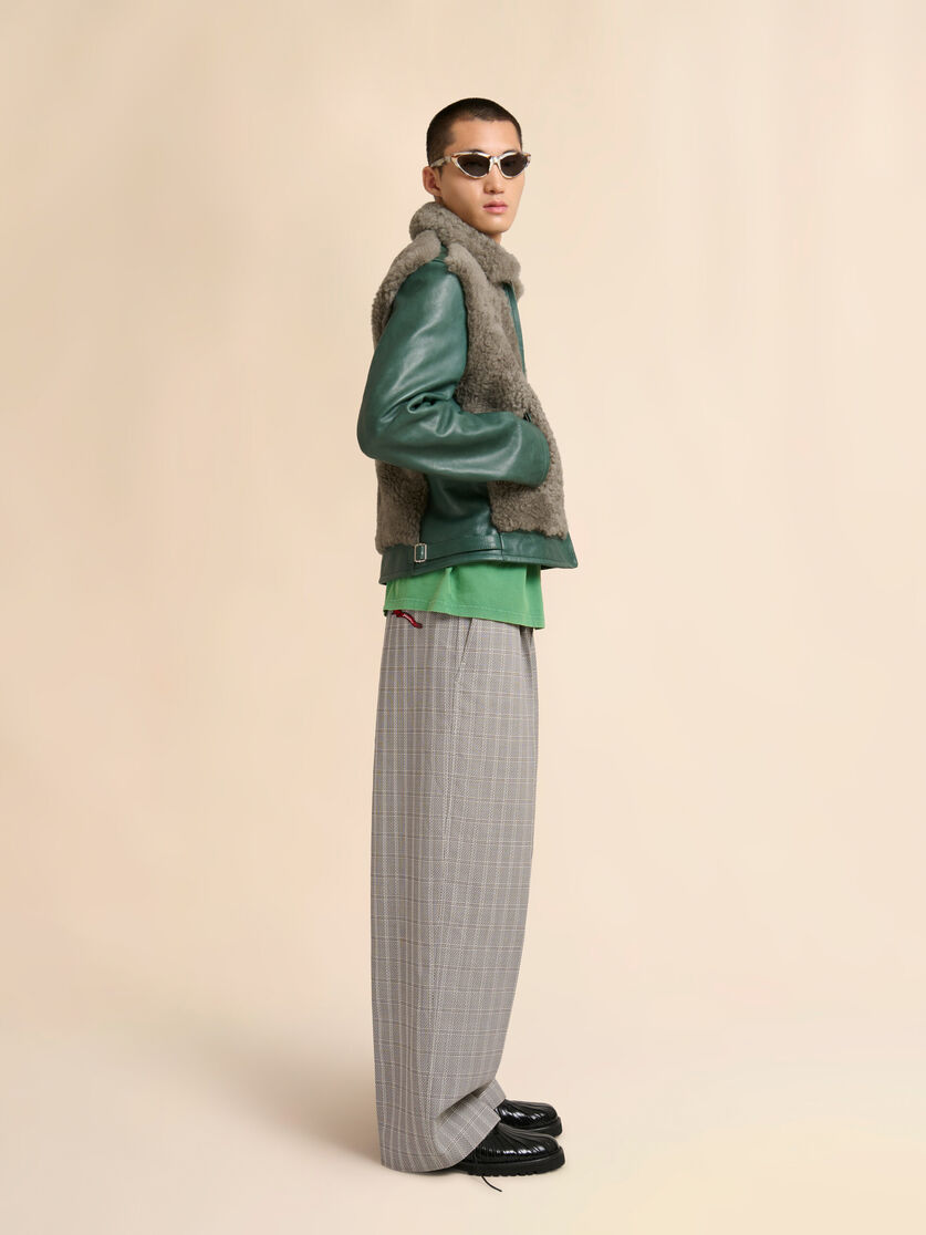 Grüne Lederjacke mit Lammfelldetails, Image 6