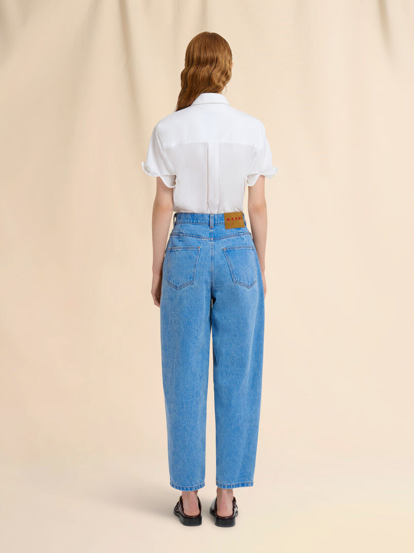 ブルー オーガニックデニム製 キャロットジーンズ - パンツ - Image 3