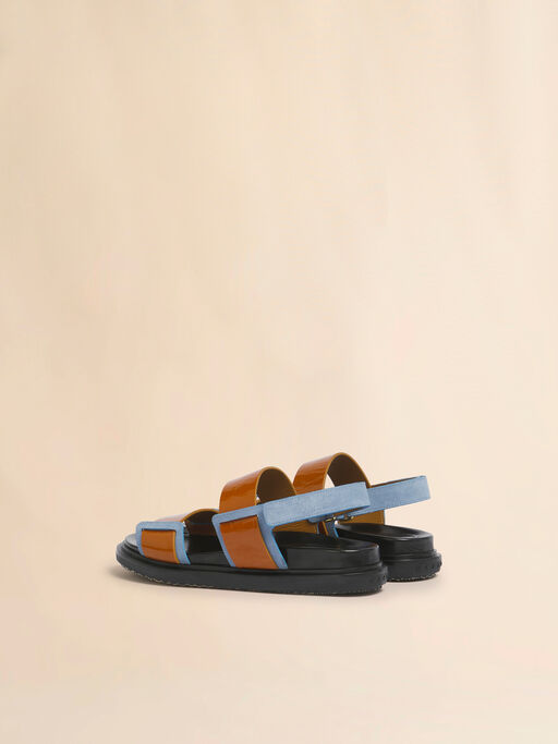 Fussbett aus hellbraunem und blauem Leder mit doppeltem Riemen - Sandalen