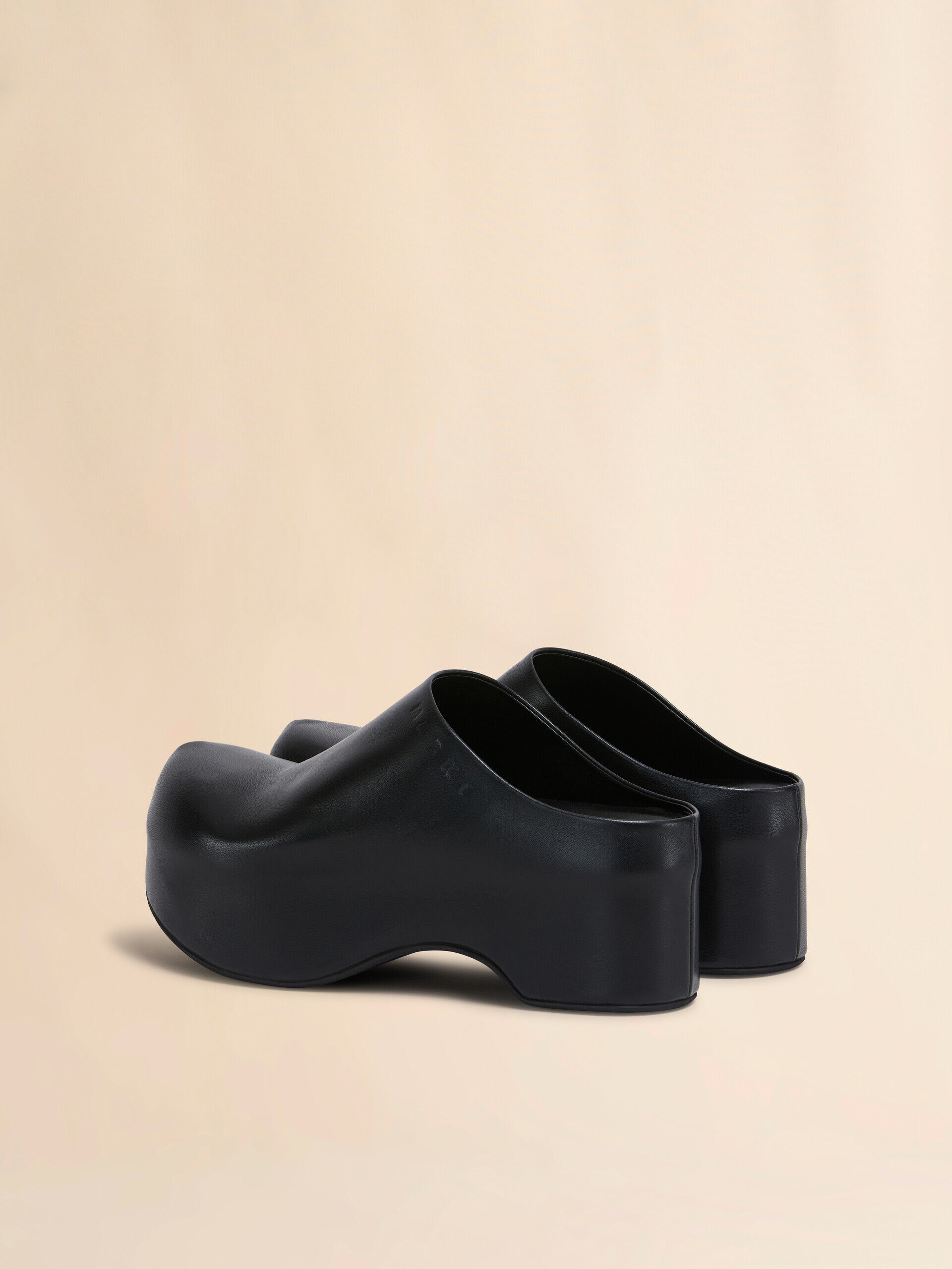 【関税込み】Fussbett Slides in Black Leather SchaferandweinerShops Ghana - Green and blue square glasses