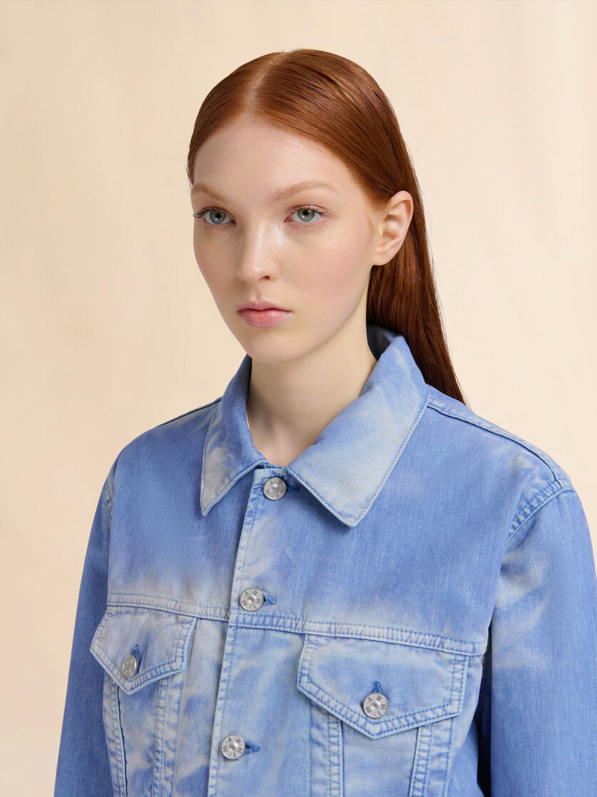 Giacca trucker in denim floccato blu chiaro - Giacche - Image 4