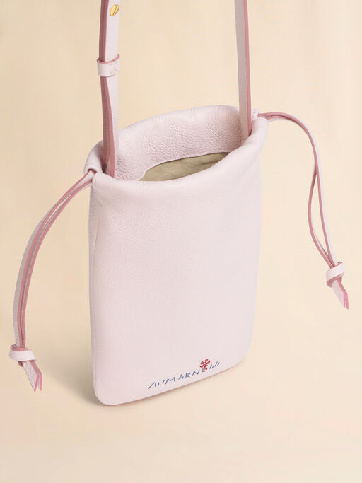 ピンク レザー製ドローストリング付きスマホホルダー、マルニメンディング入り - ウォレット＆レザー小物