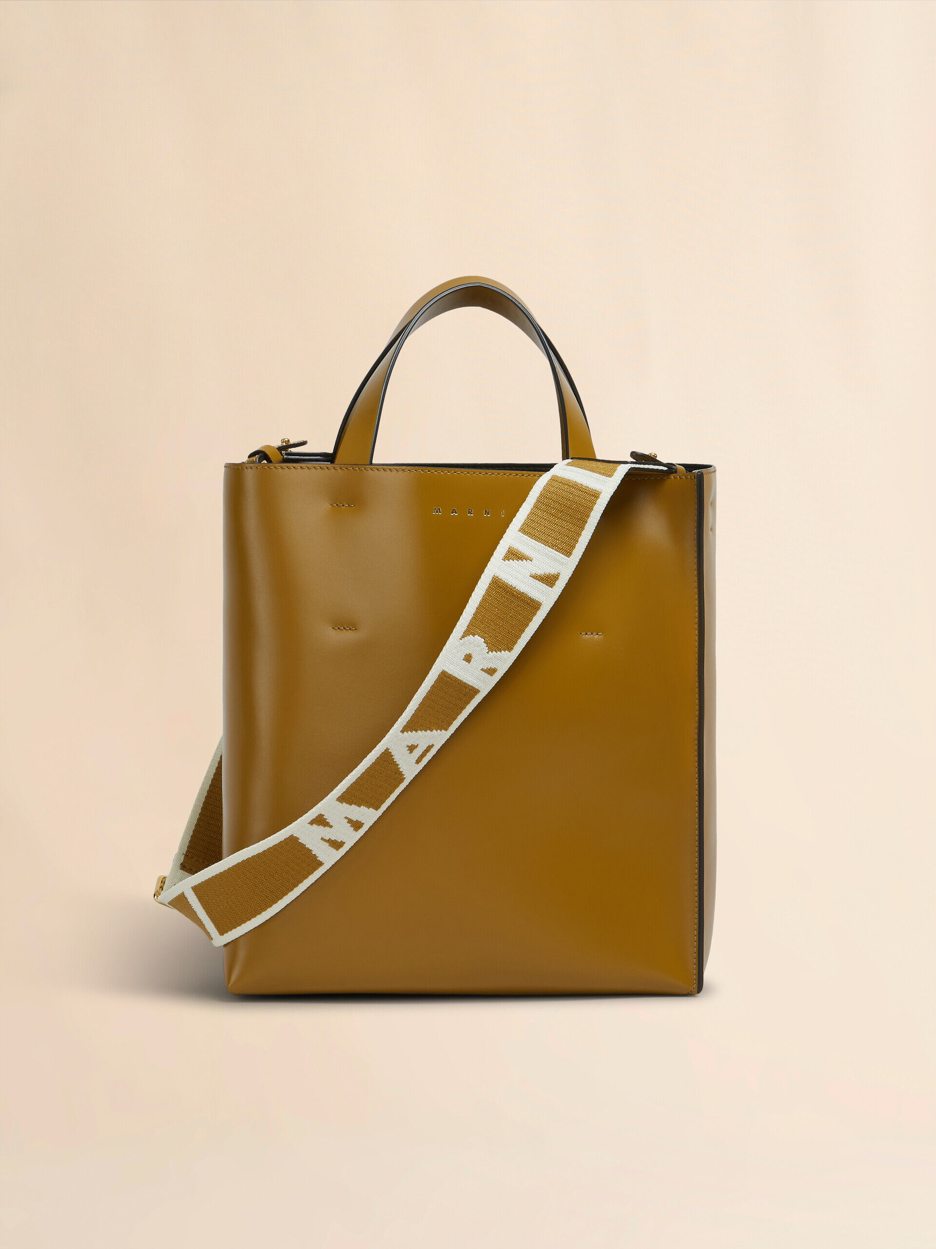★25AW MARNI ブラウン レザー製 Museo ロゴ バゲットバッグ ブラック レザー製 Museo バゲットバッグ | Marni